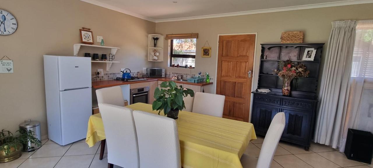 Large 1 Bedroom Cottage, 15 Min From Or Tambo Airport, With Backup Power And Water 저미스턴 외부 사진