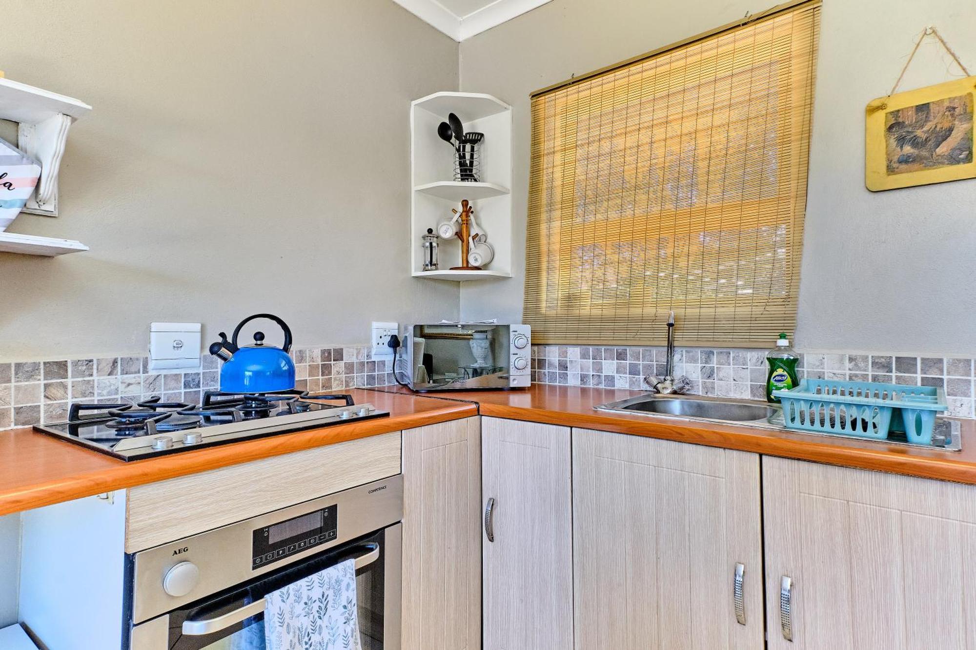 Large 1 Bedroom Cottage, 15 Min From Or Tambo Airport, With Backup Power And Water 저미스턴 외부 사진