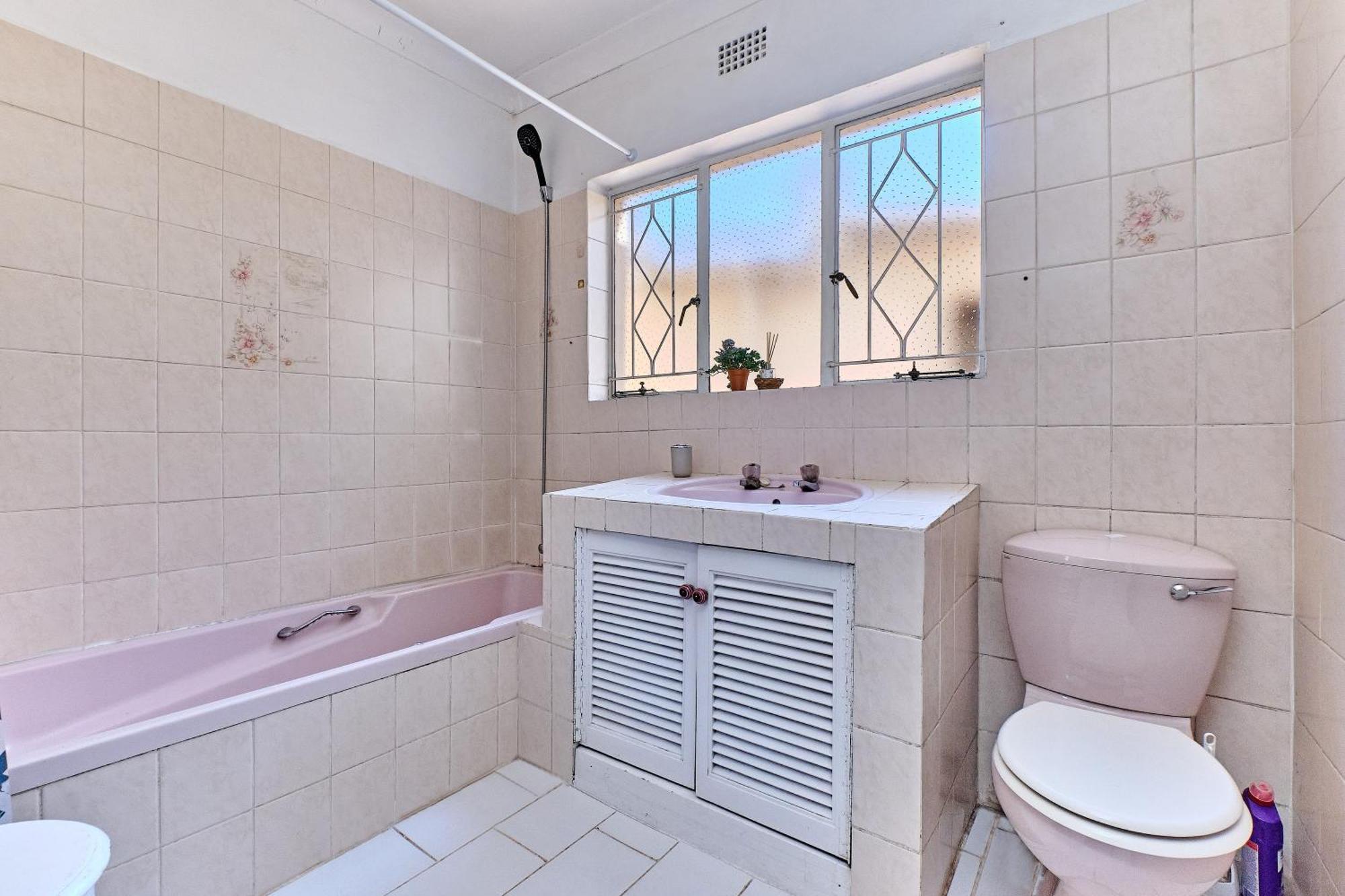 Large 1 Bedroom Cottage, 15 Min From Or Tambo Airport, With Backup Power And Water 저미스턴 외부 사진